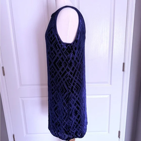 White House Black Market Blue Velour Geometric Sheath Dress – Size Large - Picture 4 of 7